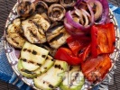 Рецепта Печени зеленчуци на скара - патладжани (син домат), тиквички, червени чушки, гъби печурки